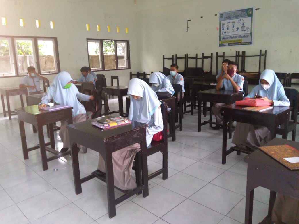 KBM TATAP MUKA SELAMA PANDEMI COVID-19 DI SMAN 3 SELONG