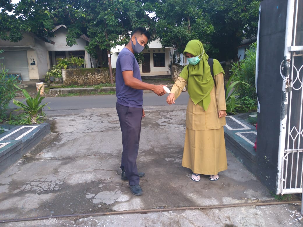 PENERAPAN PROTOKOL KESEHATAN COVID-19 SEBELUM KBM TATAP MUKA DIMULAI