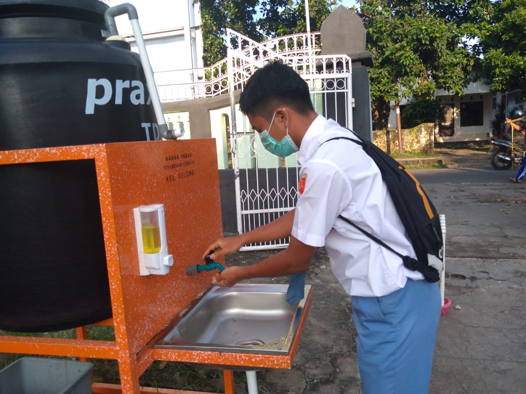 PENERAPAN PROTOKOL KESEHATAN COVID-19 SEBELUM KBM TATAP MUKA DIMULAI