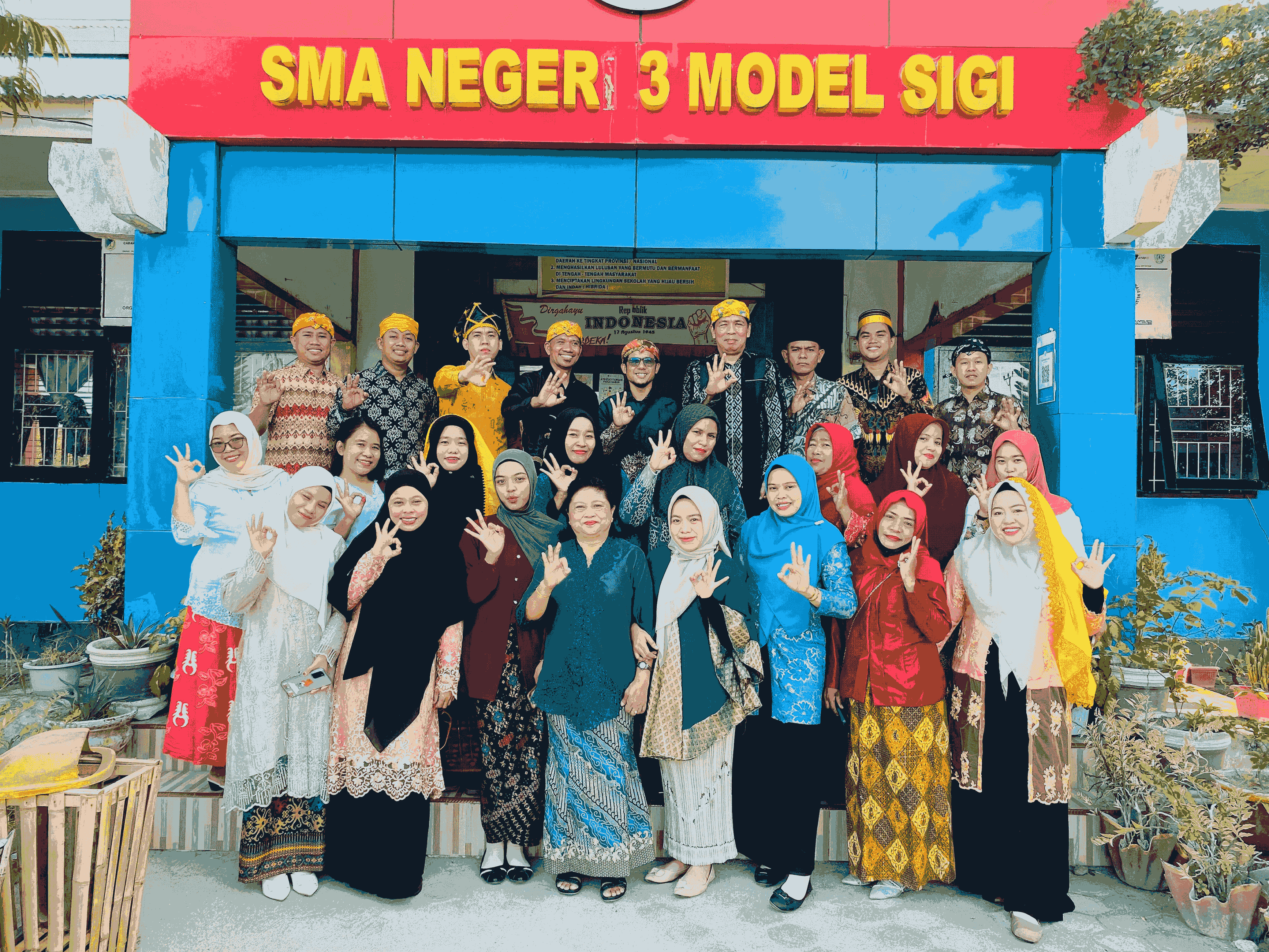 SMAN 3 SIGI MELAKSANAKAN UPACARA BENDERA DALAM RANGKA MEMPERINGATI HARI KARTINI 2026