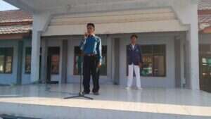 Deklarasikan sikap anti kekerasan dan cinta damai dalam Pelaksanaan Upacara Bendera