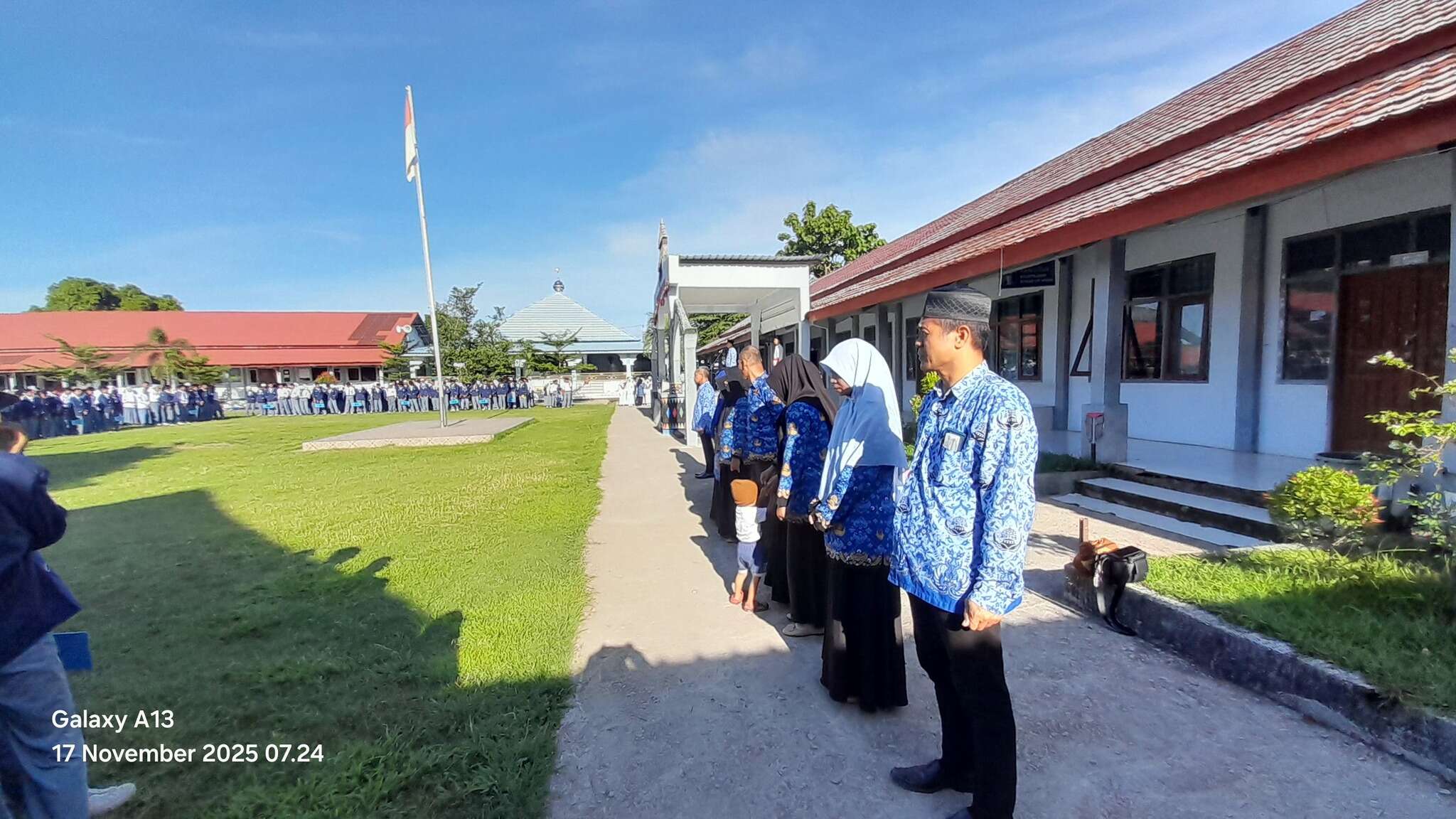 Upacara Bendera Hari Senin, 17 November 2025 di SMAN 4 Kota Bima Berjalan Lancar dan Penuh Makna