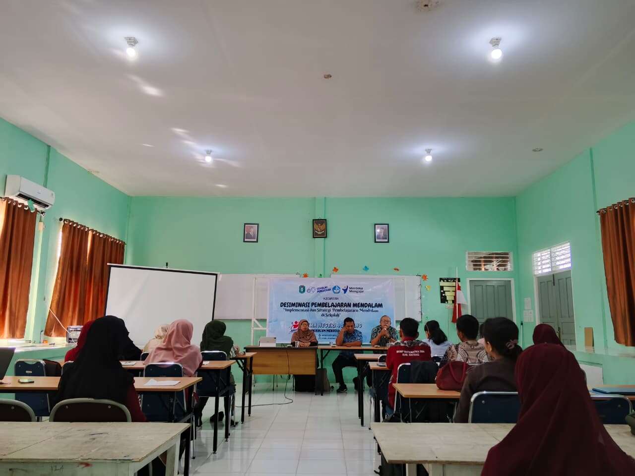 SMAN 4 SINTANG MENJADI TUAN RUMAH MGMP MATEMATIKA KABUPATEN SINTANG