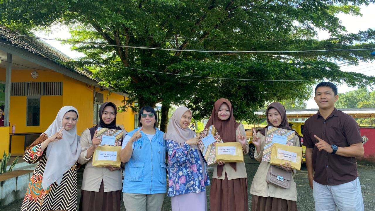 SMAN 4 SINTANG BERIKAN APRESIASI KEPADA SISWA BERPRESTASI PADA AKHIR SEMESTER GANJIL