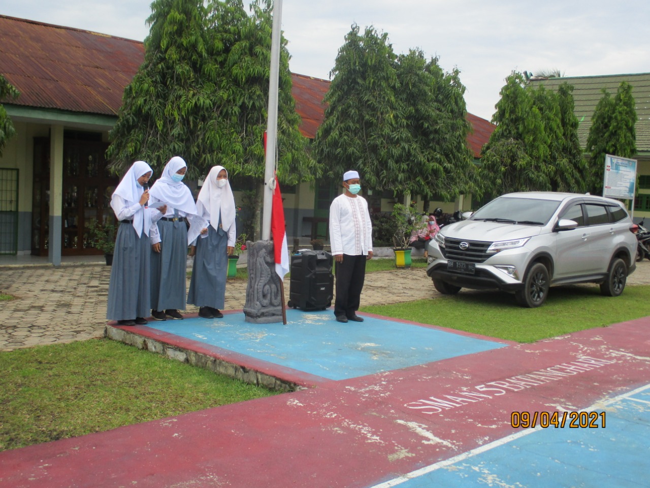 SERAH TERIMA JABATAN PENGURUS OSIS SMA NEGERI 5 BATANGHARI MASA BHAKTI 2020/2021