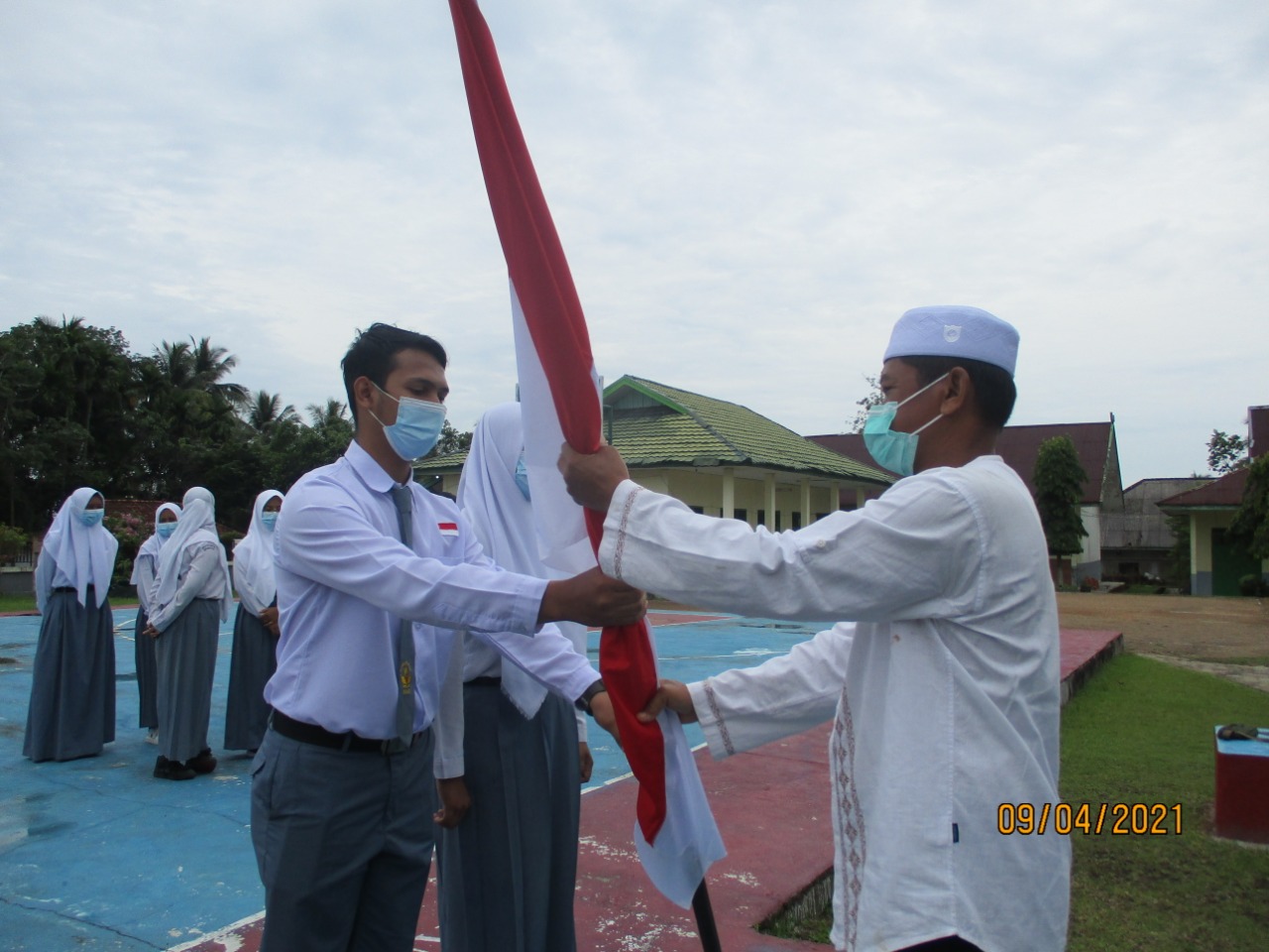 SERAH TERIMA JABATAN PENGURUS OSIS SMA NEGERI 5 BATANGHARI MASA BHAKTI 2020/2021