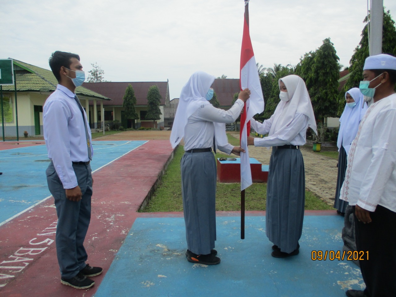 SERAH TERIMA JABATAN PENGURUS OSIS SMA NEGERI 5 BATANGHARI MASA BHAKTI 2020/2021