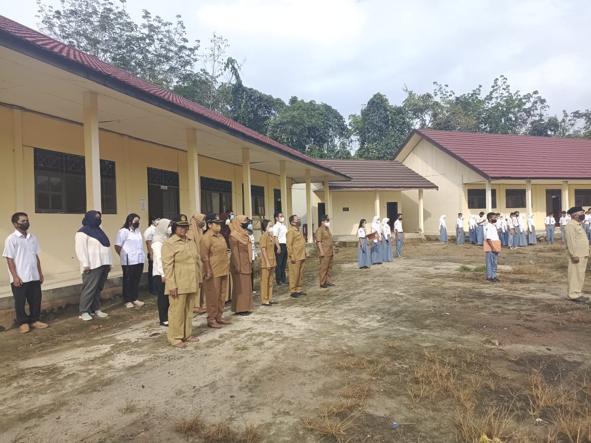 Upacara Bendera Implementasi Penguatan Pendiidkan Karakter di Bulan Ramadhan 13 April 2022