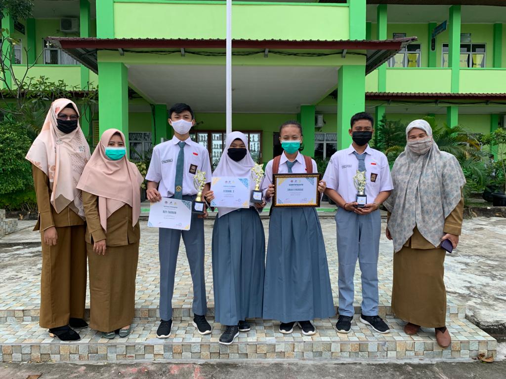 SMA NEGERI 8 MANDAU merebut 3 piala pada "ACID & BASE EXPERT COMPETITION UTM"
