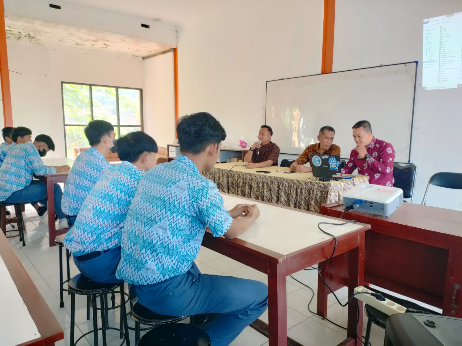 Pelajar Berprestasi Tanpa Penyalahgunaan Narkoba