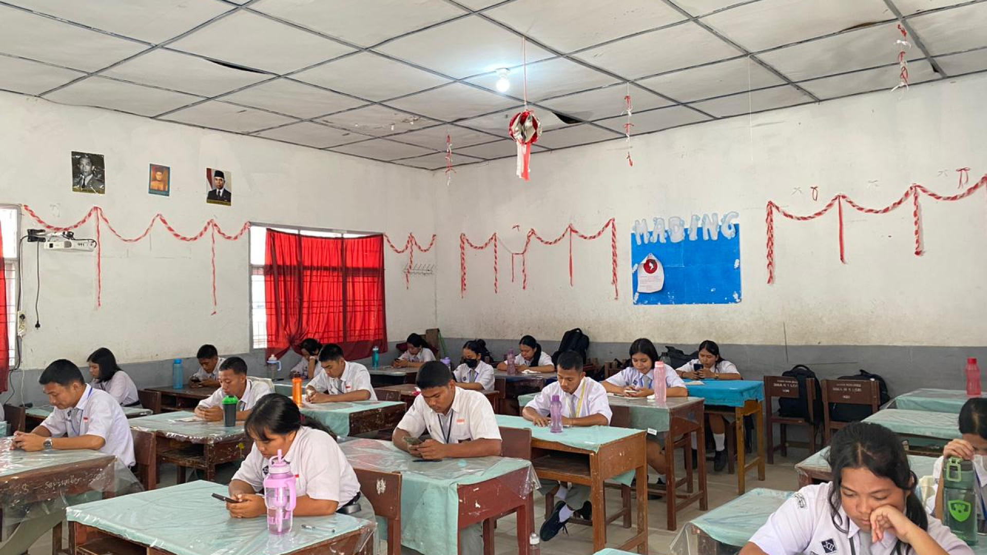 "Ujian ini adalah pintu kecil yang harus kamu lalui untuk menuju ruangan yang jauh lebih besar. Fokuslah pada pintunya, bukan pada rasa takutmu."