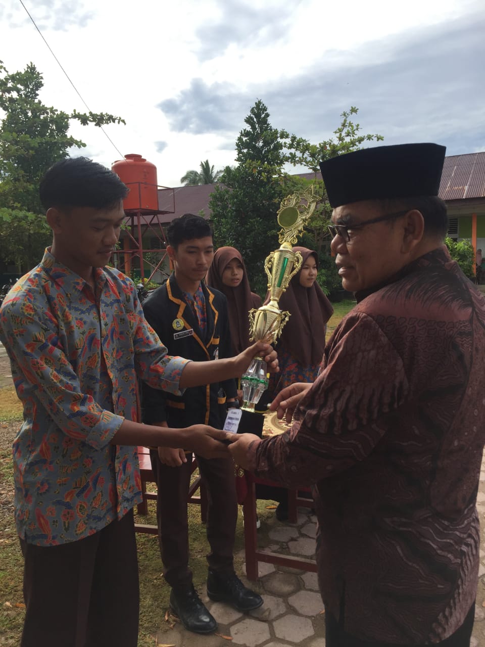 Penyerahan Piala Juara Osis Cup