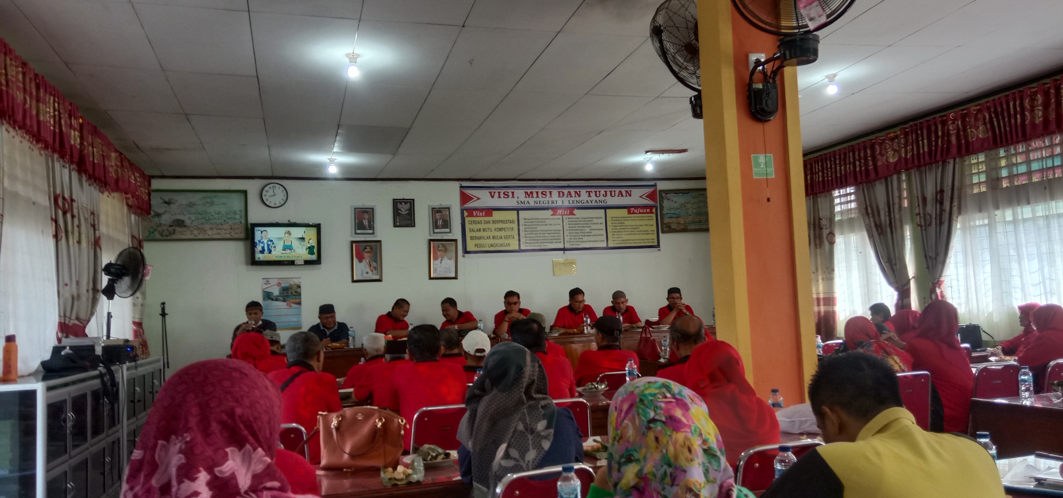 Purna Bakti Alumi Guru Dan Tata Usaha SMAN 1 Lengayang