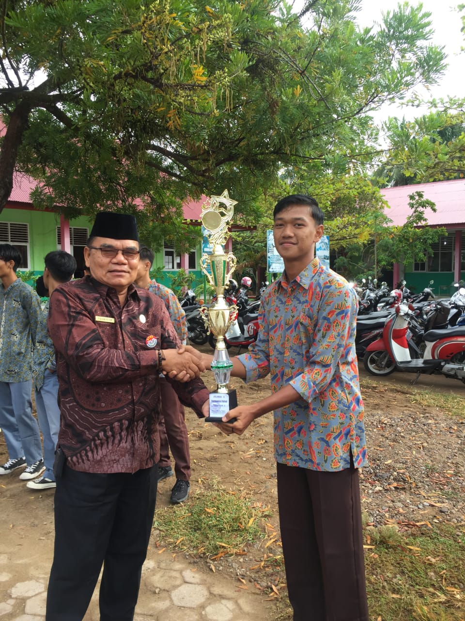 Penyerahan Piala Juara Osis Cup