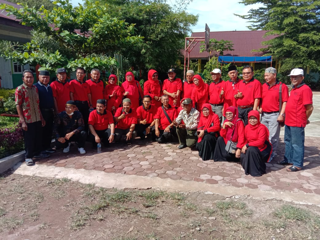 Purna Bakti Alumi Guru Dan Tata Usaha SMAN 1 Lengayang