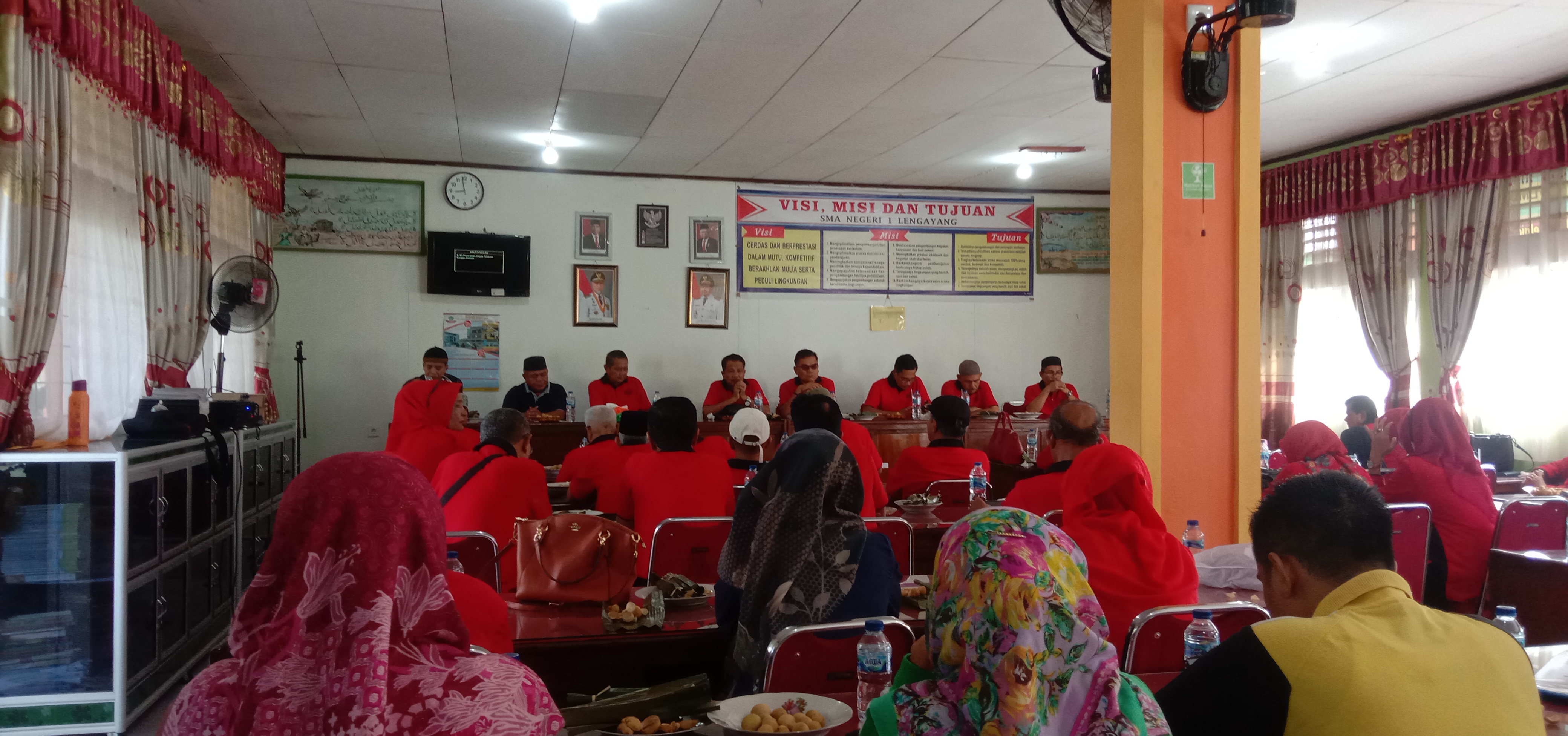 Purna Bakti Alumi Guru Dan Tata Usaha SMAN 1 Lengayang