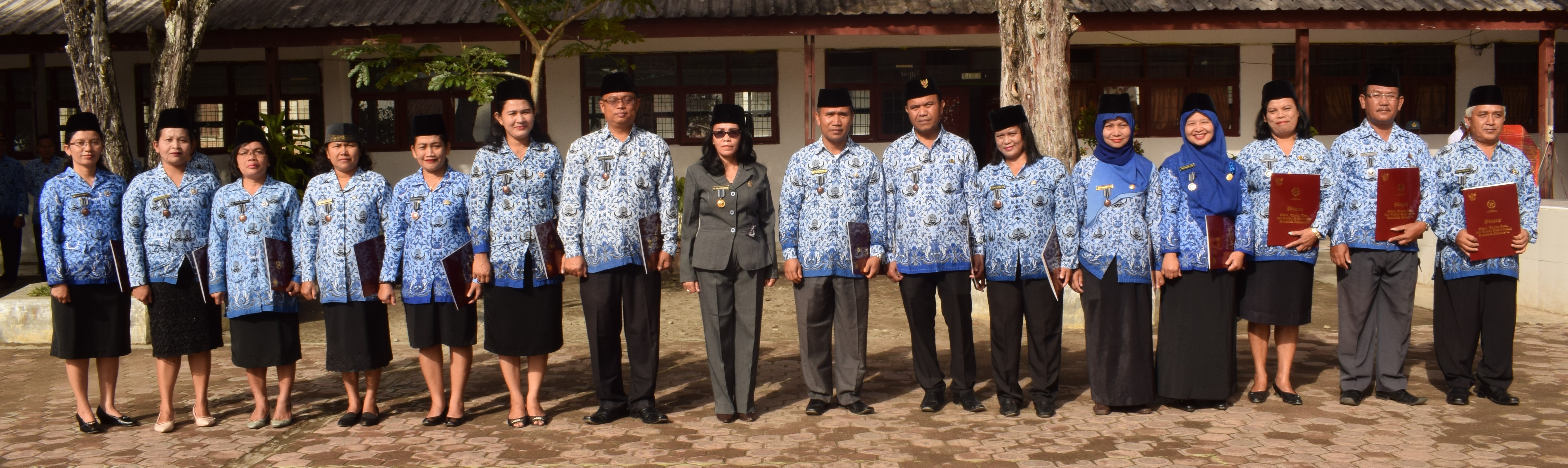 Kepala Sekolah dan Bapak /ibu Guru Penerima Penghargaan Satyalancana