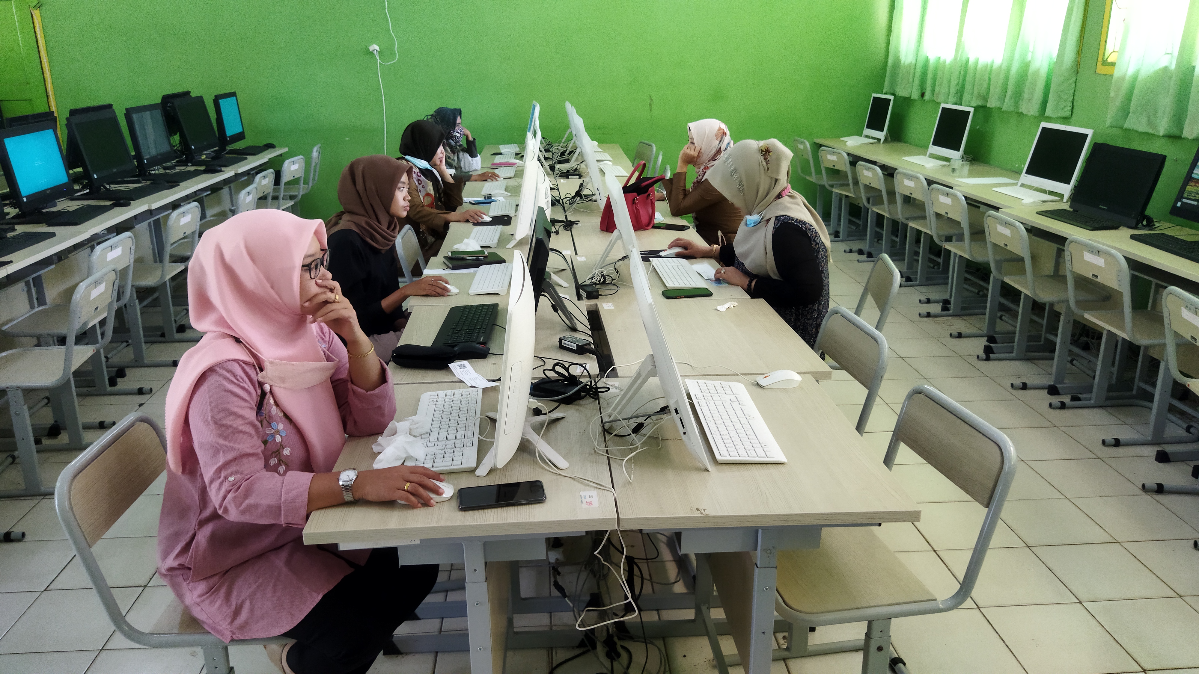 LABORATORIUM KOMPUTER