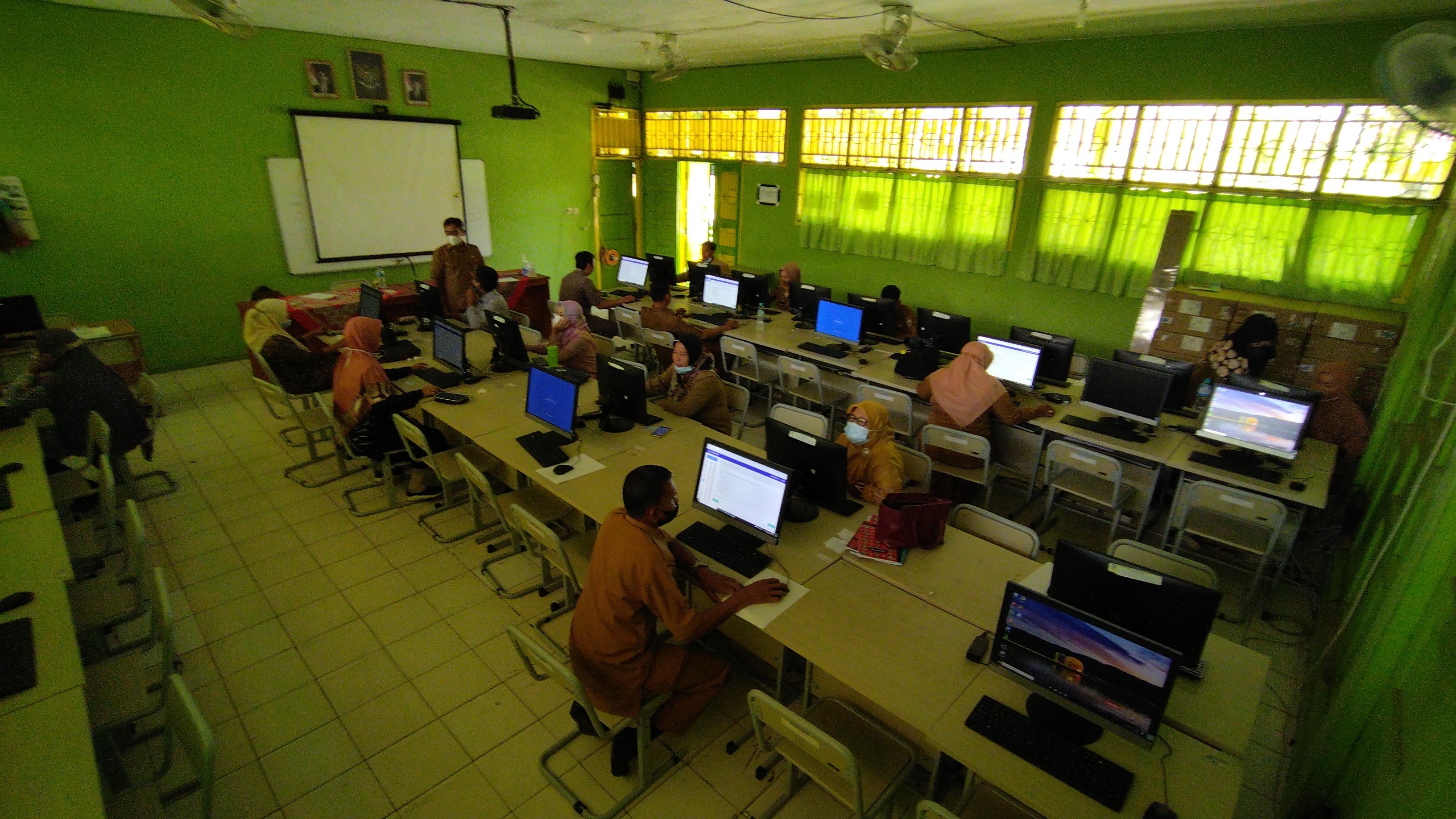 LABORATORIUM KOMPUTER