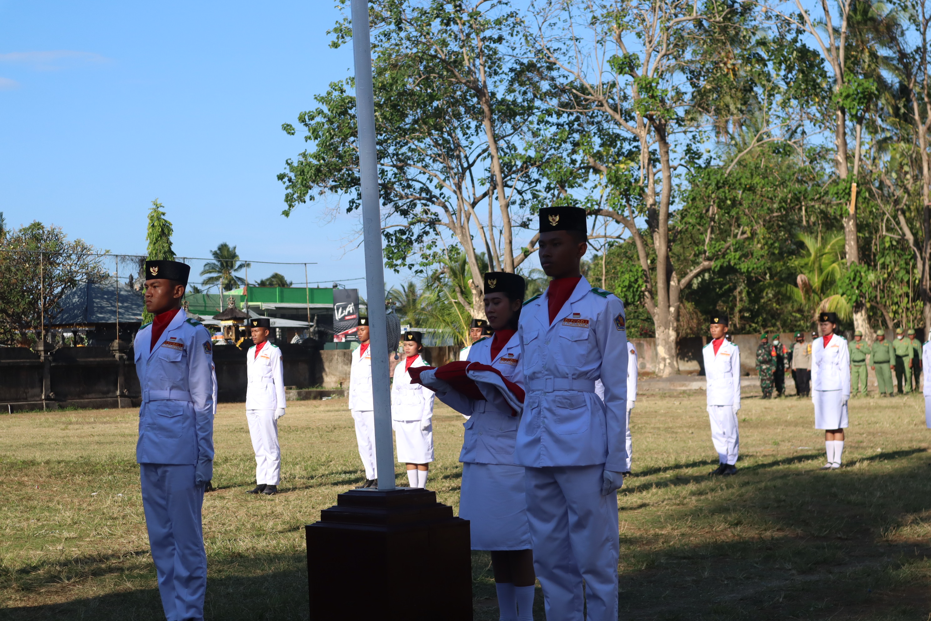 Kegiatan Penurunan Bendera Serangkaian HUT RI yang ke-77