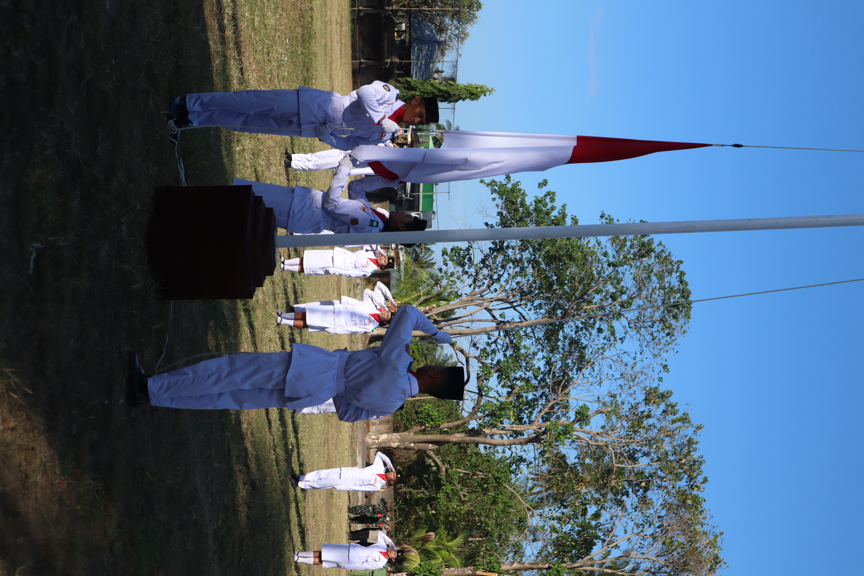 Kegiatan Penurunan Bendera Serangkaian HUT RI yang ke-77