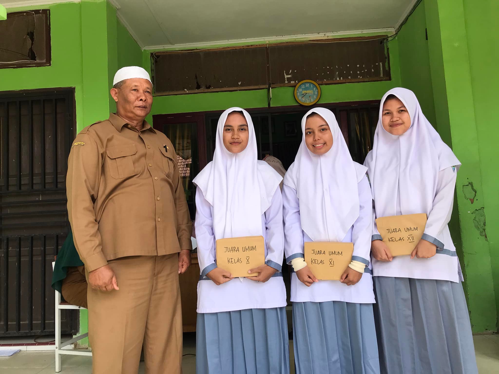 pembagian raport tahun ajaran 2020/2021