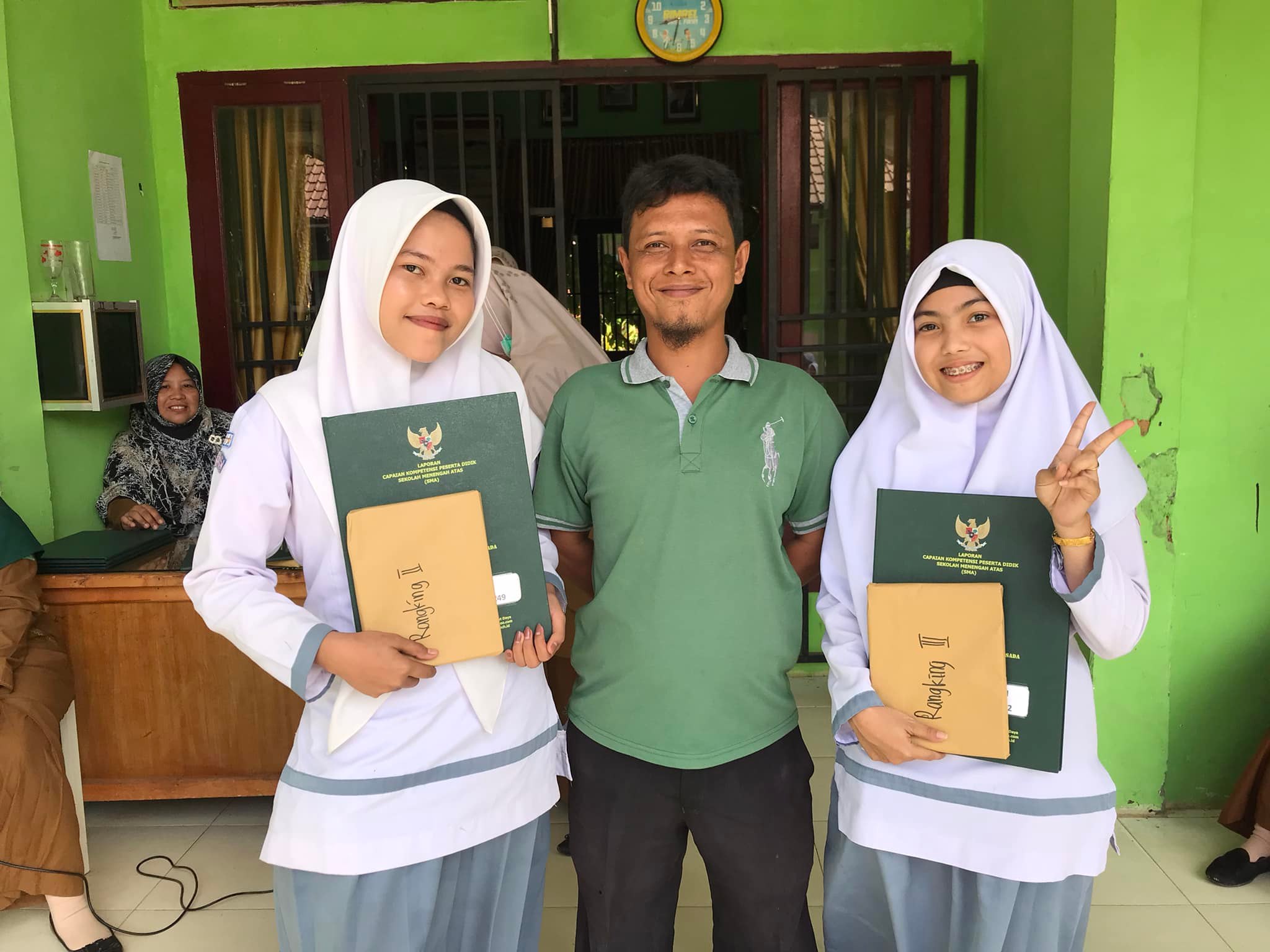 pembagian raport tahun ajaran 2020/2021