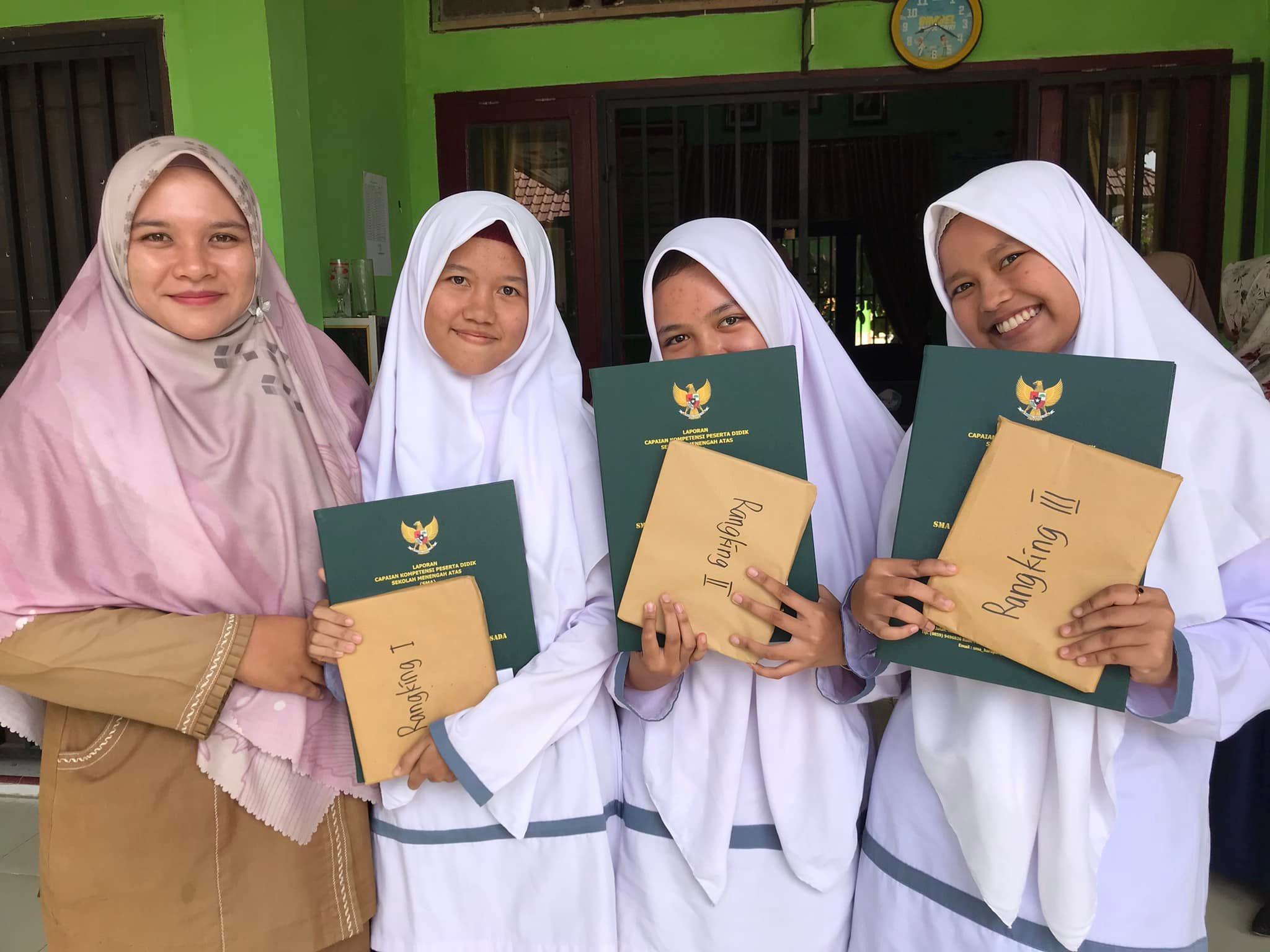 pembagian raport tahun ajaran 2020/2021