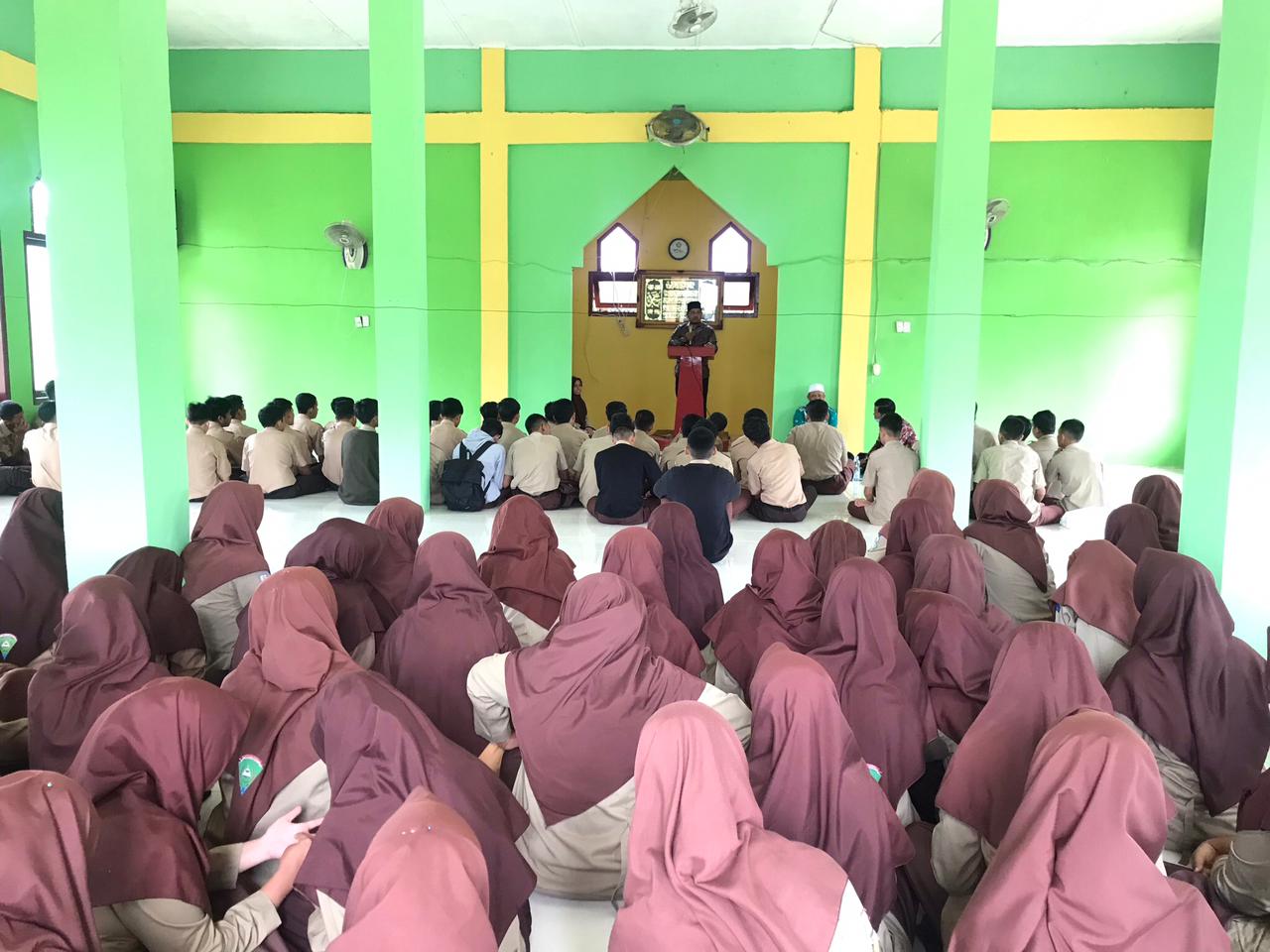MEMPERINGATI HARI BESAR AGAMA ISLAM