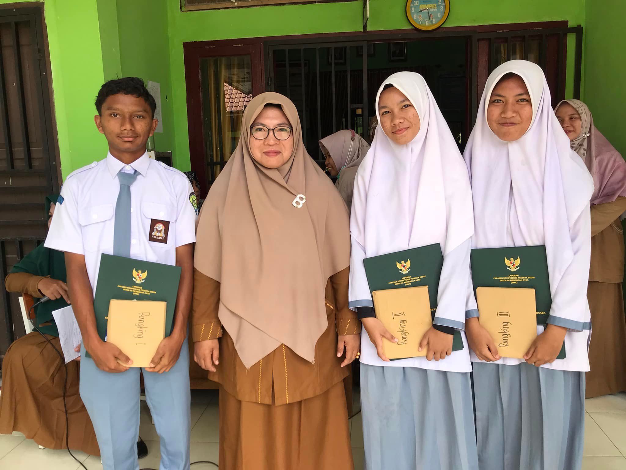 pembagian raport tahun ajaran 2020/2021