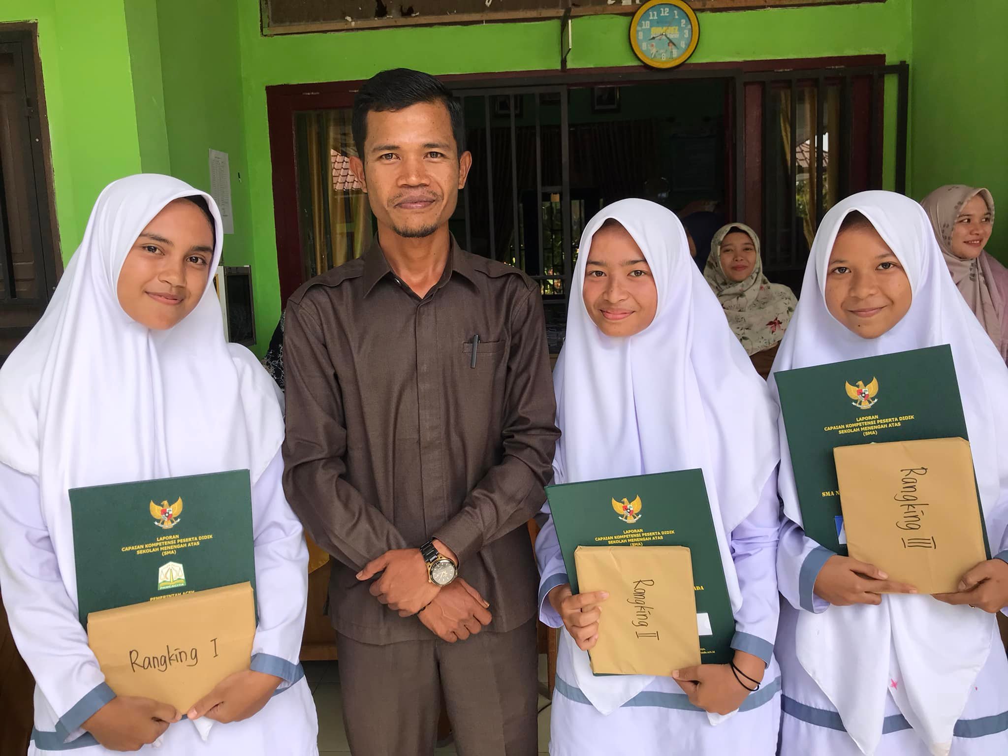 pembagian raport tahun ajaran 2020/2021