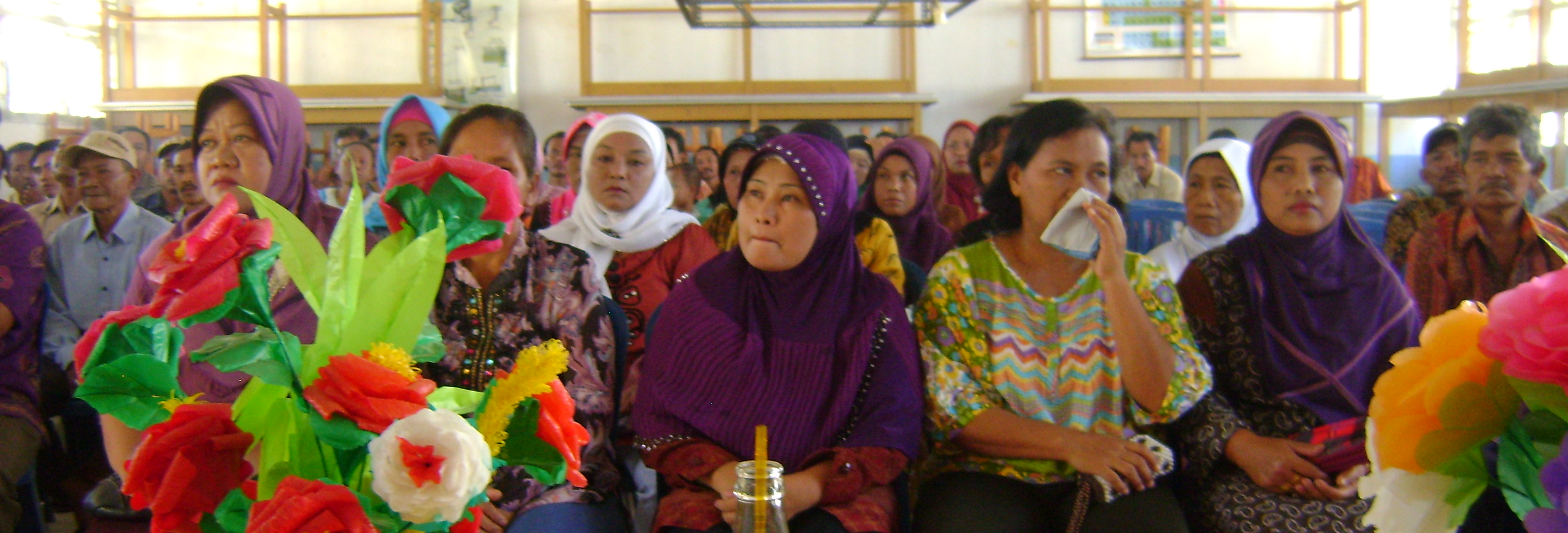 Tetesan keringatmu tak sebanding dengan apa  yang telah q berikan untukmu AYAH dan IBU.................. Semoga Tuhan memberikan kesehatan