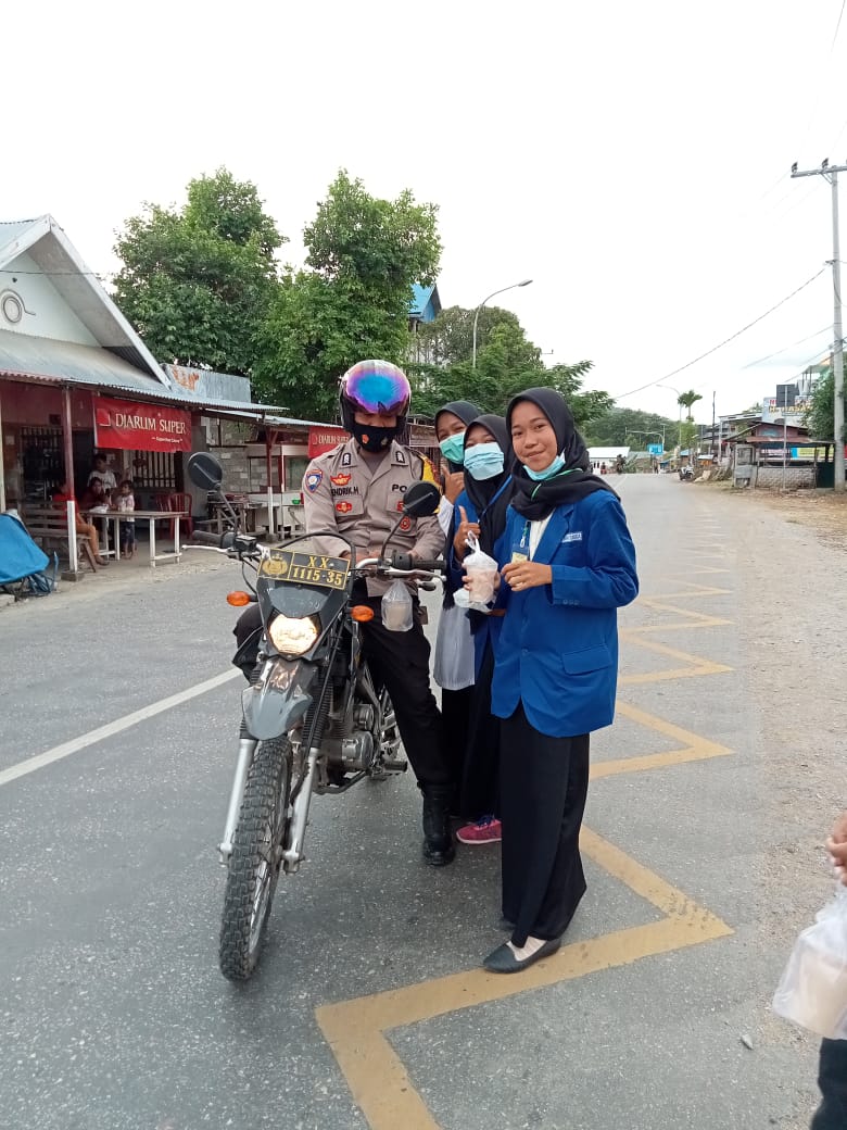 SMAN 1 BATAUGA Berbagi Takjil Gratis