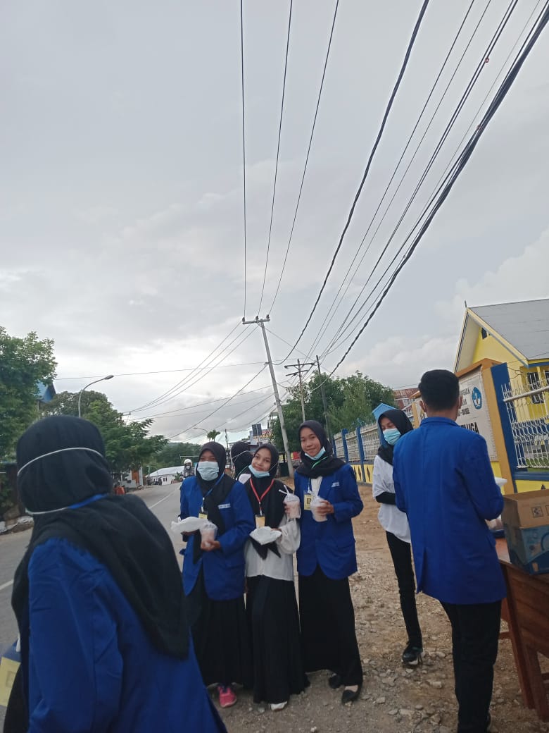 SMAN 1 BATAUGA Berbagi Takjil Gratis