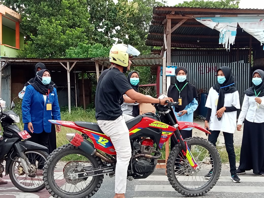 SMAN 1 BATAUGA Berbagi Takjil Gratis