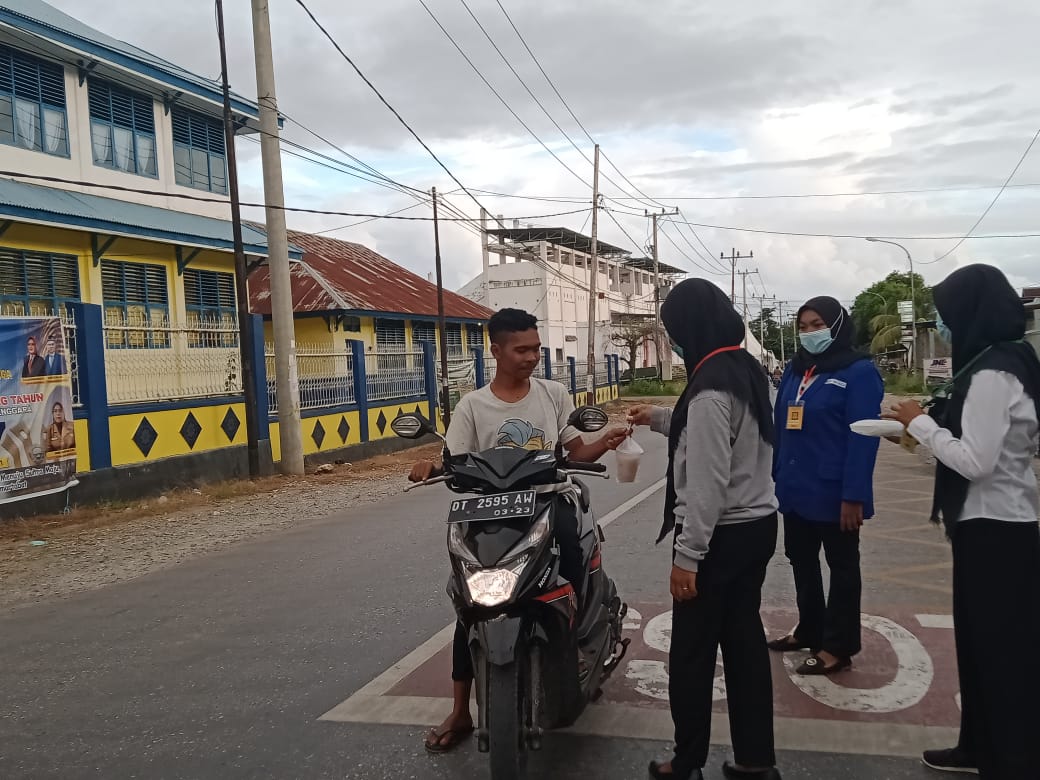 SMAN 1 BATAUGA Berbagi Takjil Gratis
