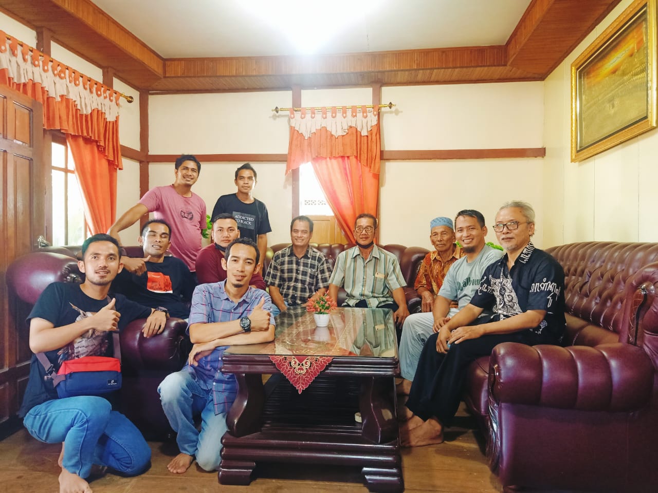 Visitasi Keluarga Besar SMAN 1 Mempawah Hulu ke Rumah Guru