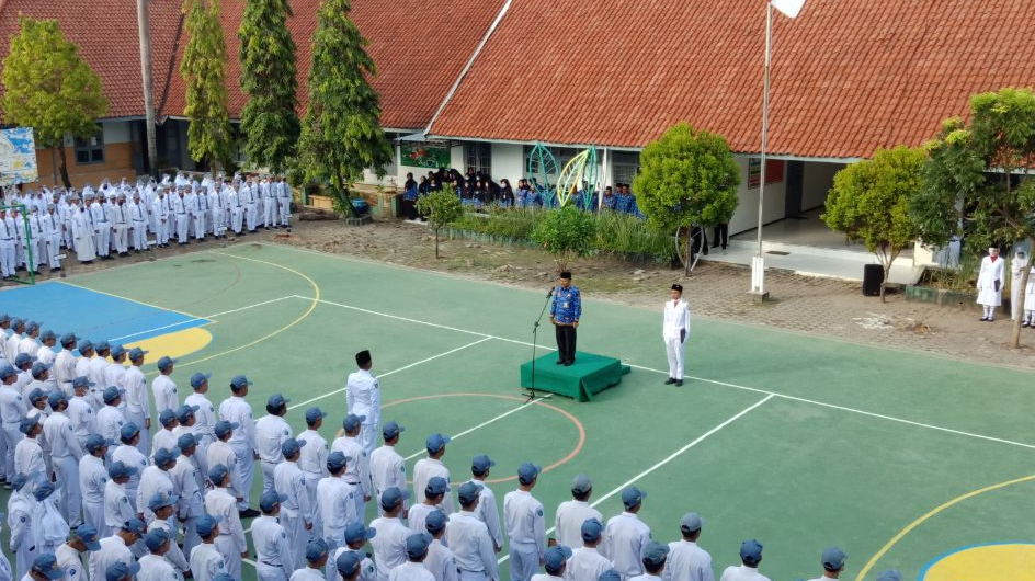 Upacara HUT Ke-77 Republik Indonesia di SMAN 1 Sampang