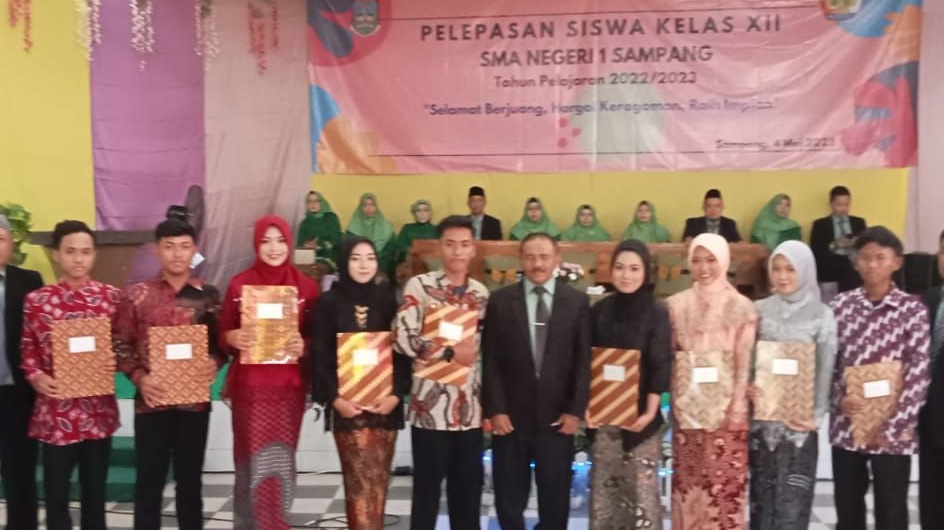 Pelepasan Siswa Kelas XII SMAN 1 Sampang Tahun Pelajaran 2022/2023