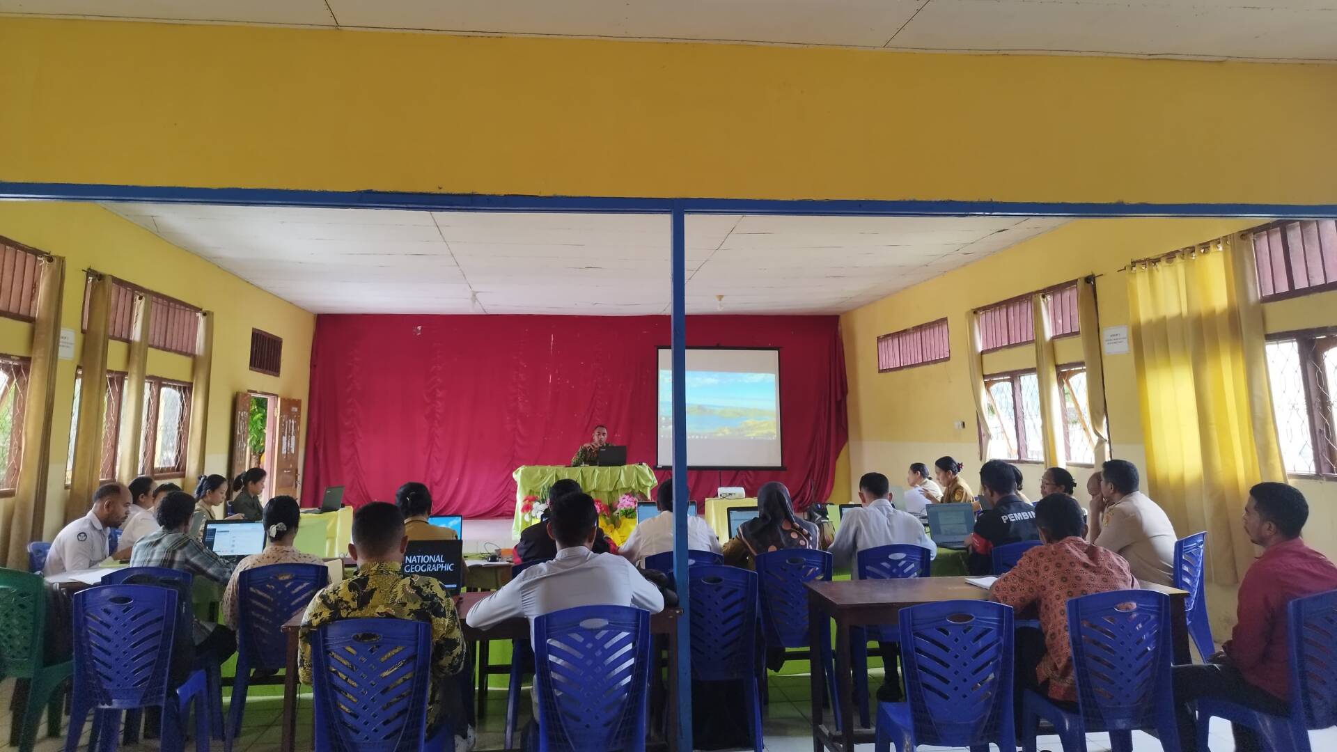 Kegiatan Rapat dan Diskusi Bersama GTK