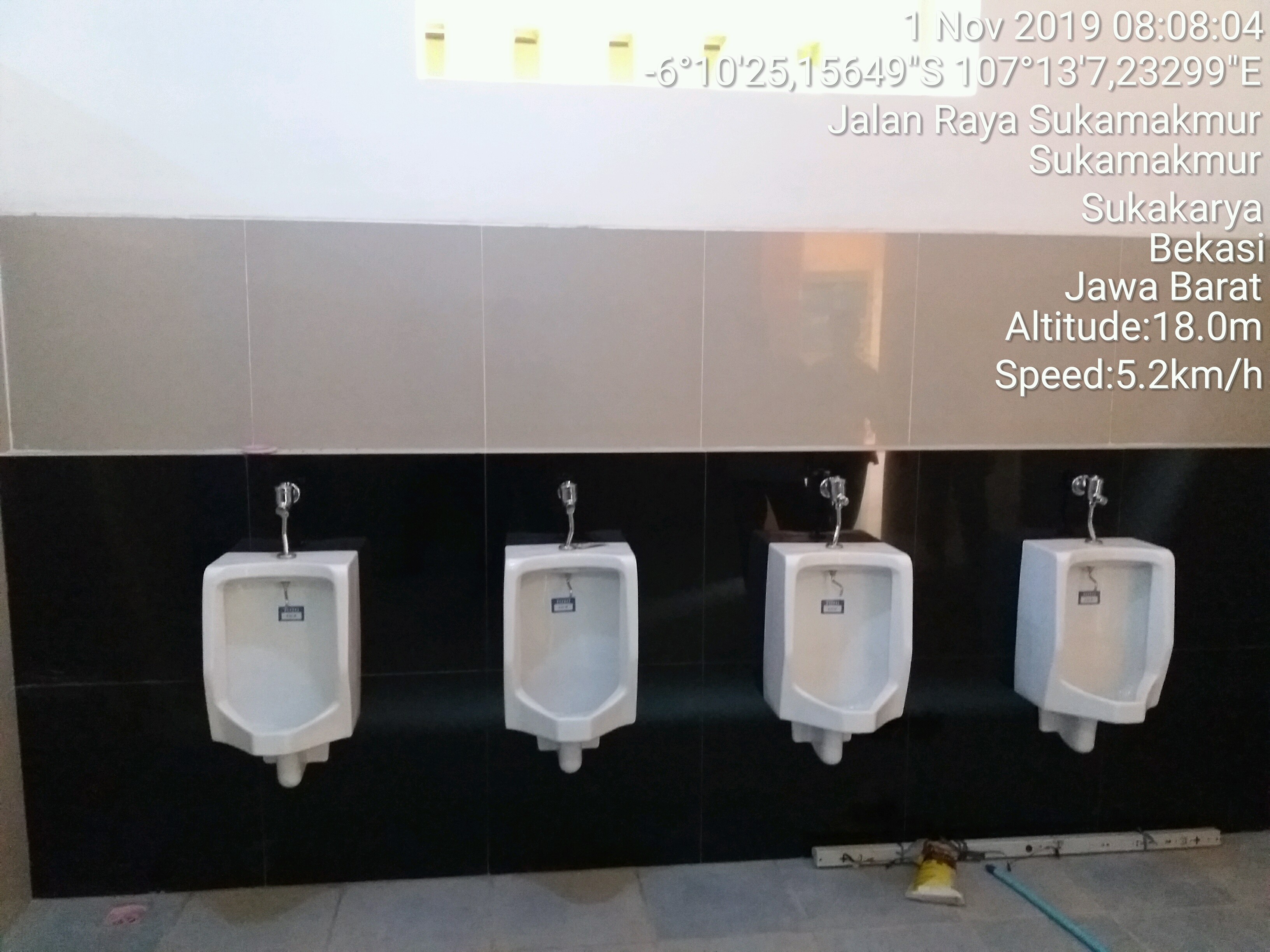 Toilet Modern Di SMAN 1 Sukakarya