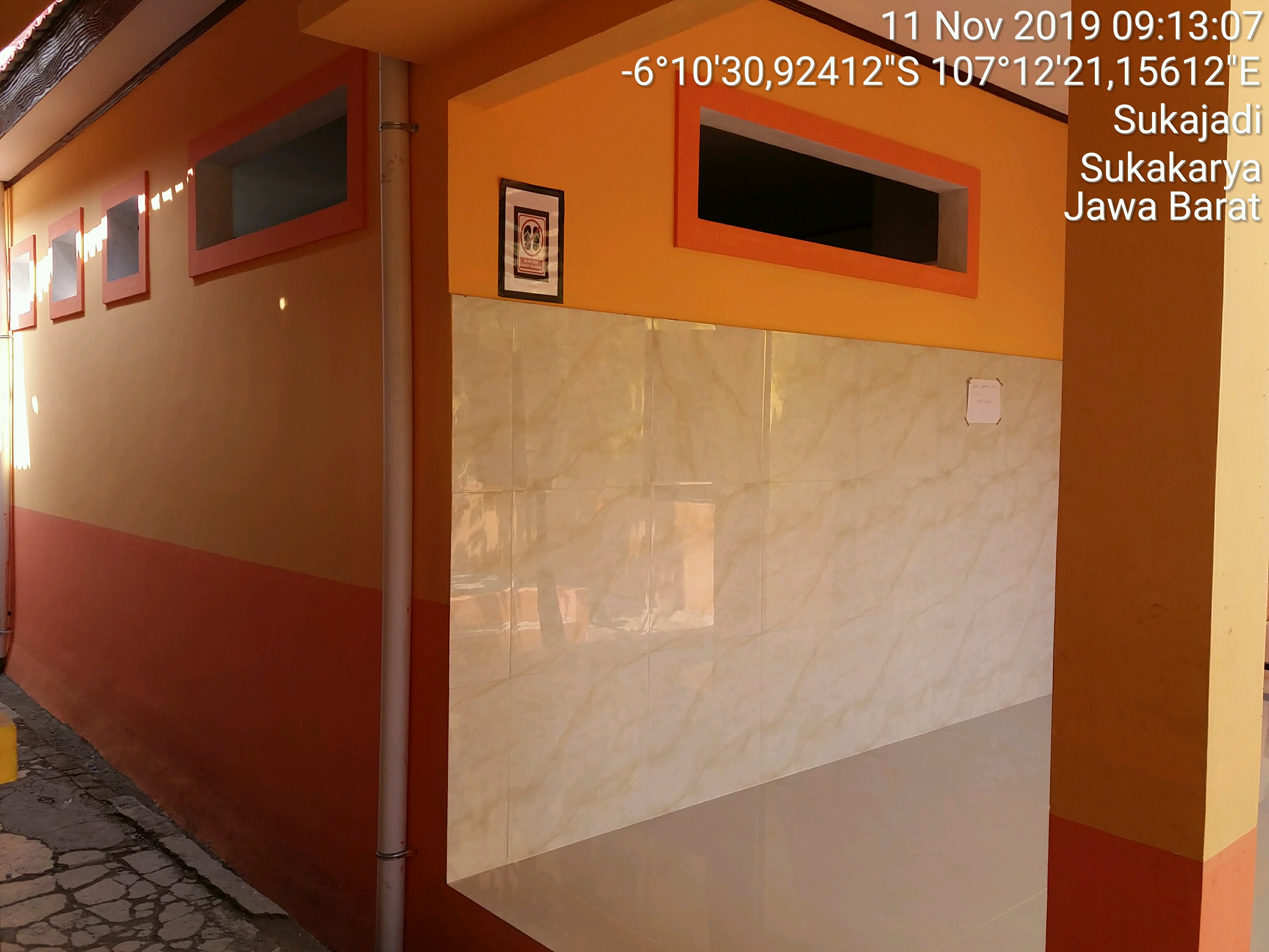 Toilet Modern Di SMAN 1 Sukakarya