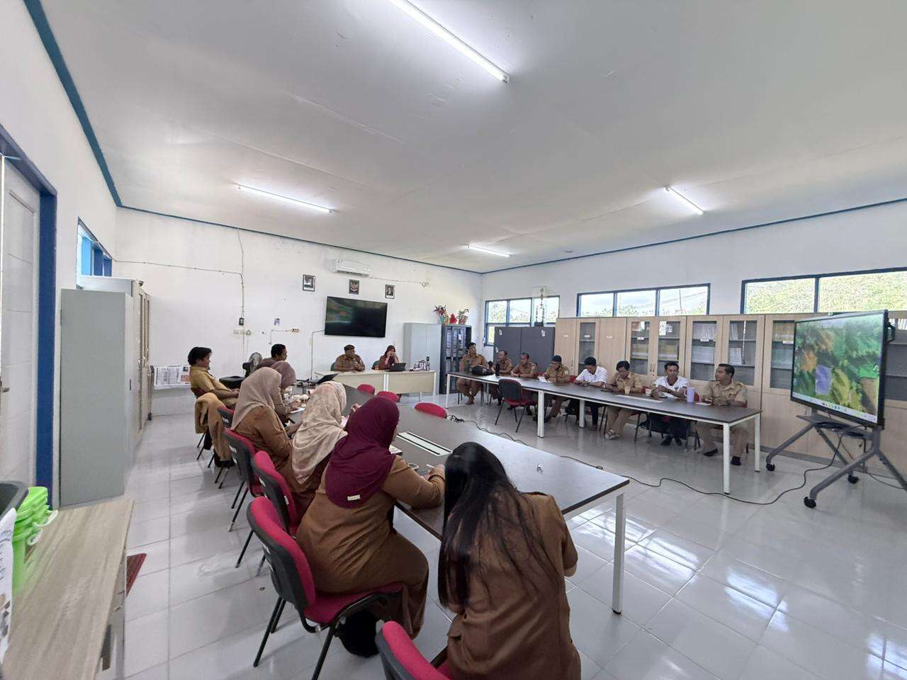 SMANSATAPTA BANGKIT: "Wujudkan Sekolah Aman, SMAN 1 Tanjung Palas Tengah Gelar Lokakarya Pendidik Responsif dan Inklusif"