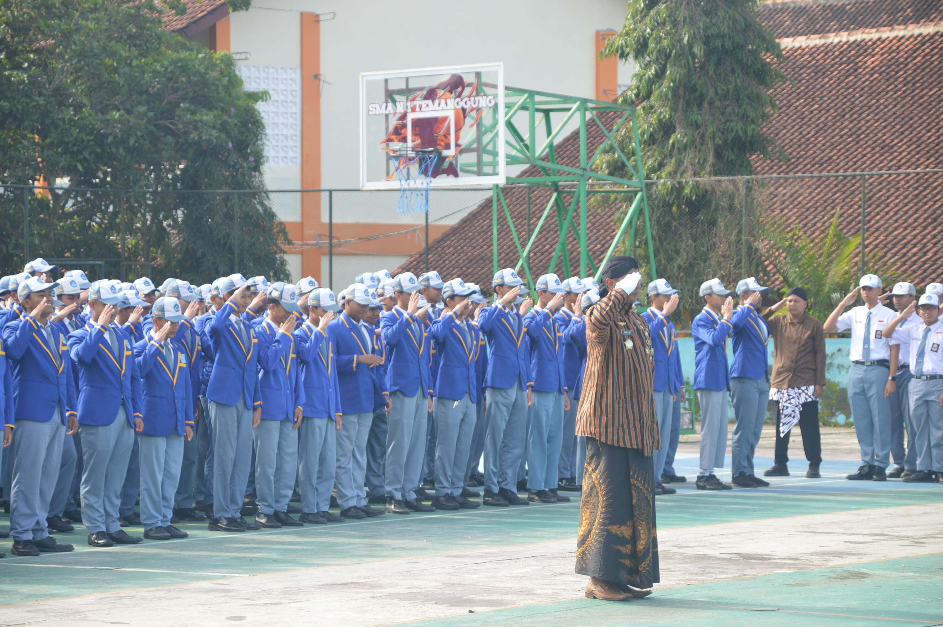 SMAN 1 Temanggung Gelar Upacara Peringatan Hari Guru Nasional 2025