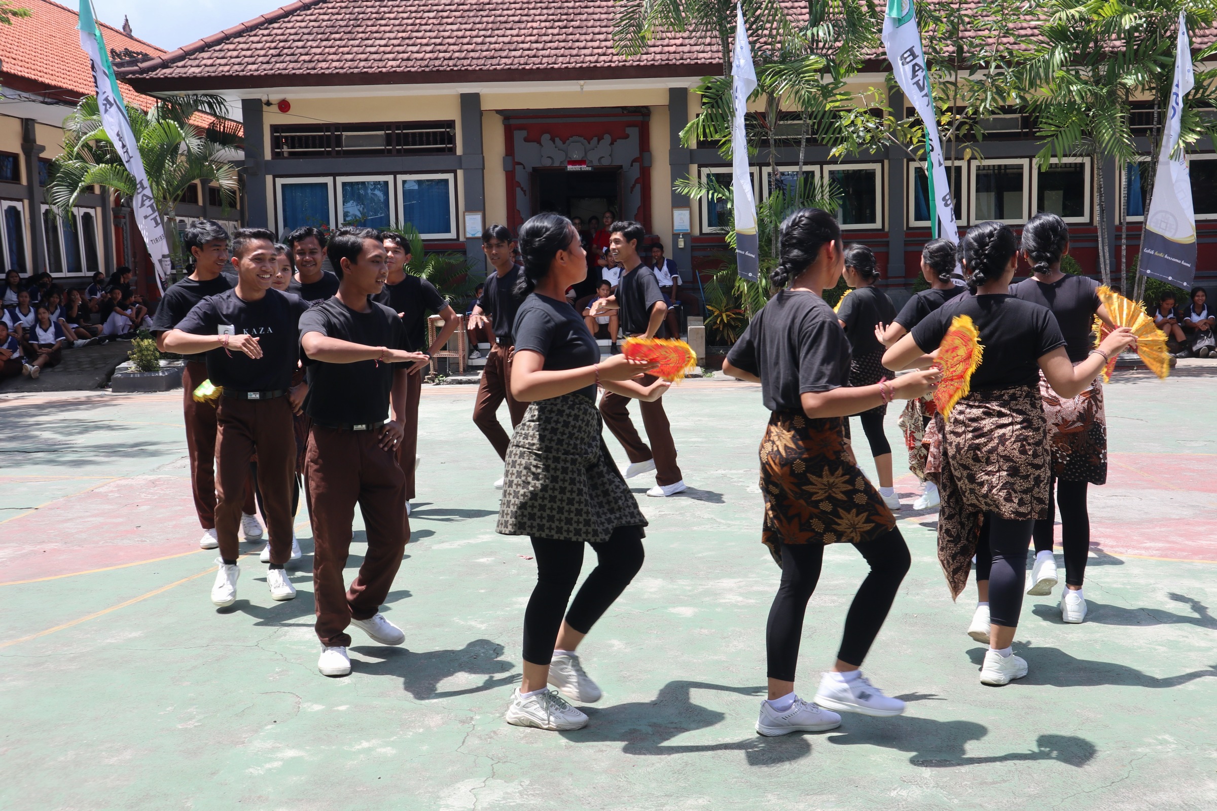 Lomba Yel-Yel