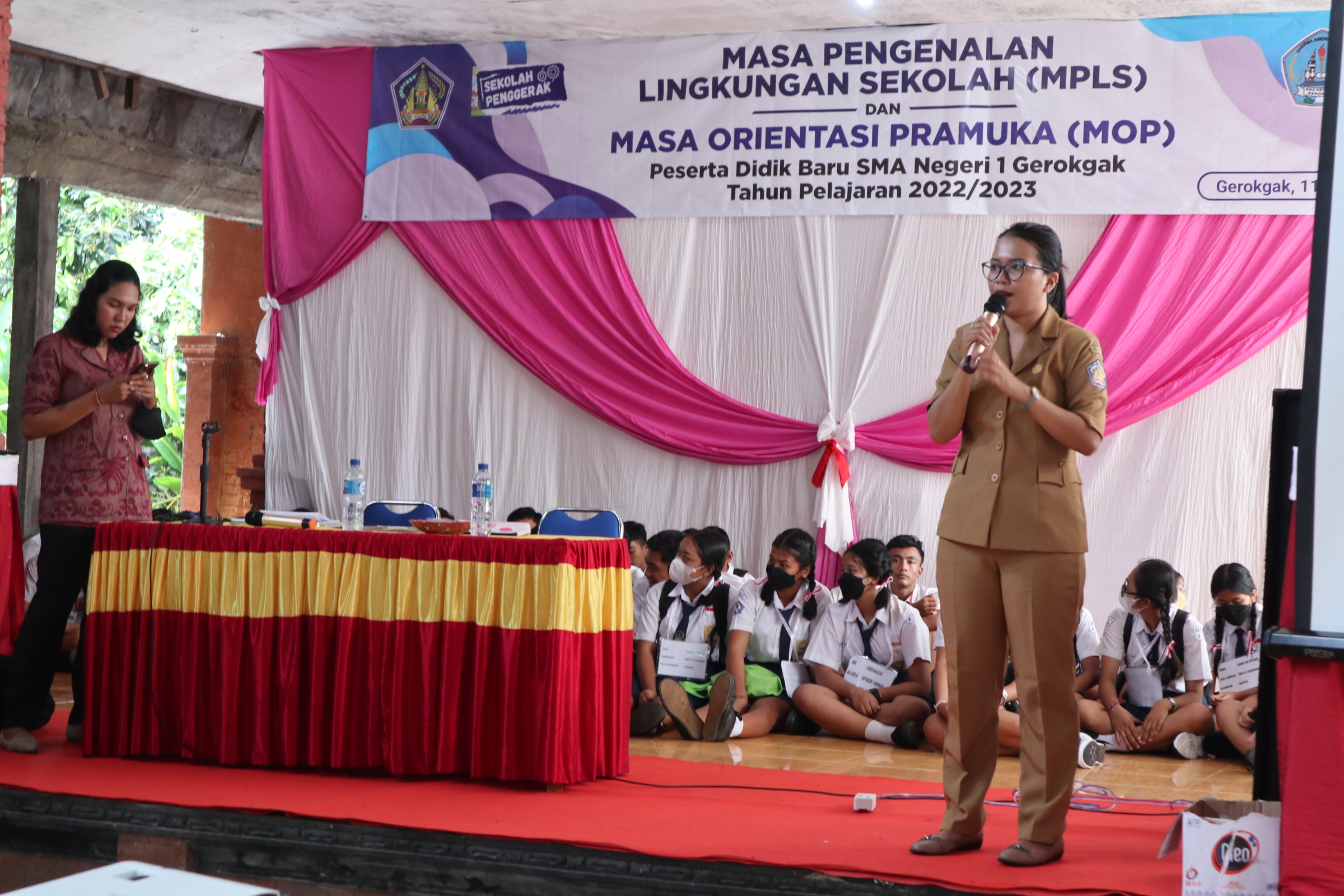 Penyampaian Informasi oleh ibu Ariastini