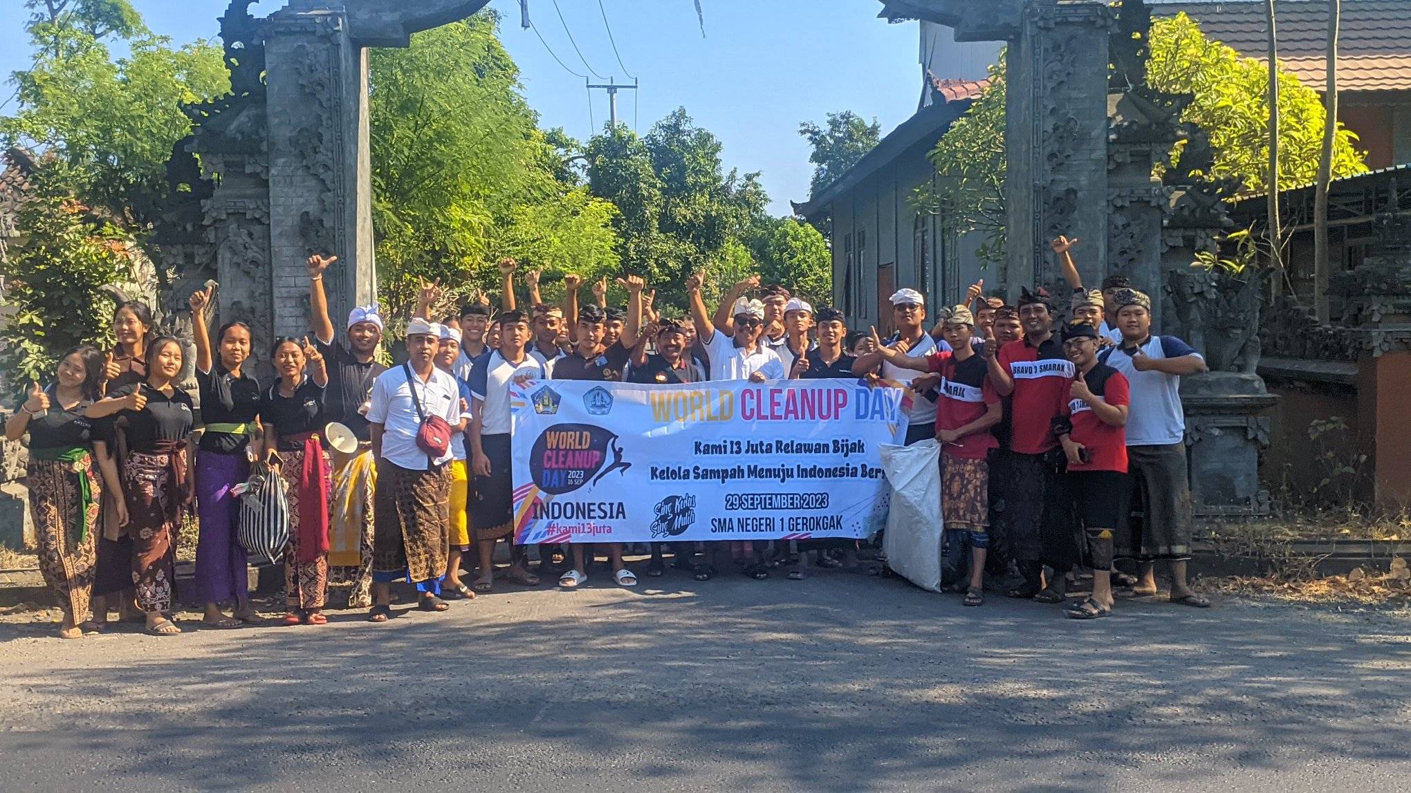 World Clean Up Day SMA Negeri 1 Gerokgak