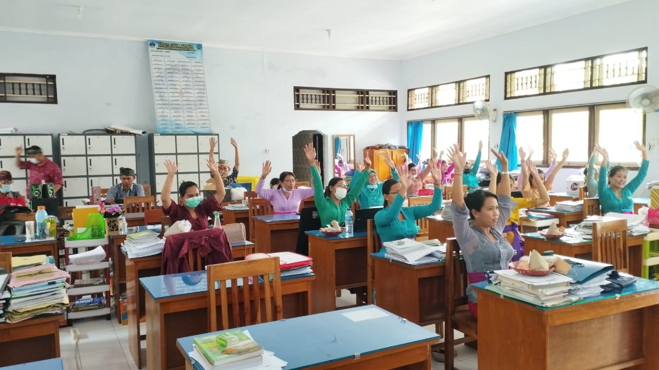 Interaksi Game dengan peserta guru berbagi