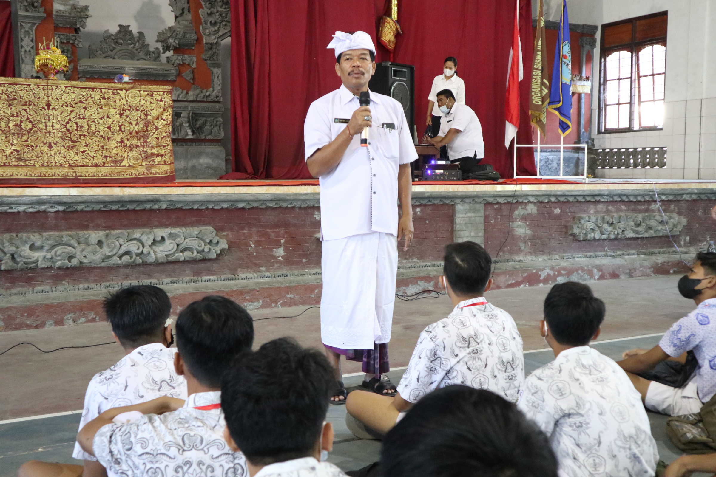 Pemberian Materi oleh Pak Swita mengenai Alumni SMARAK