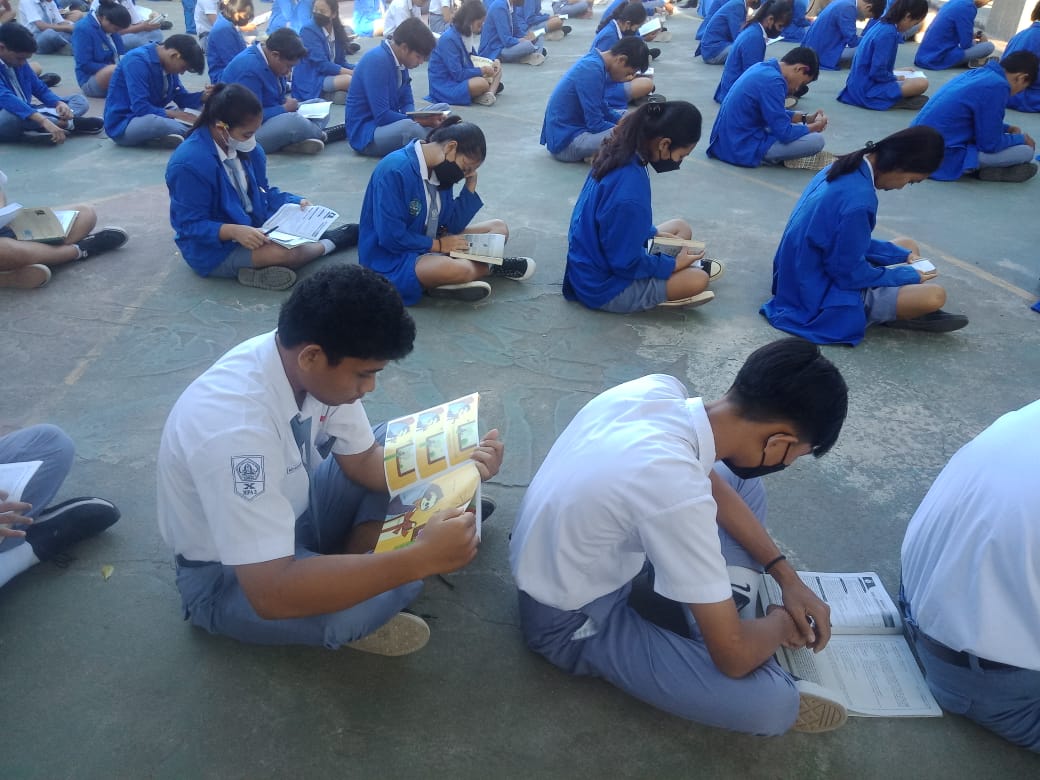Kegiatan Literasi Kelas XII